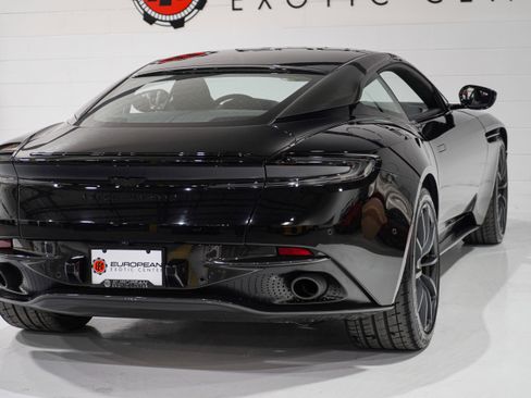 Used 2023 Aston Martin DB11 V12 RWD image 38