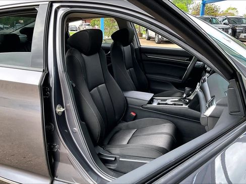 Used 2019 Honda Accord EX image 9