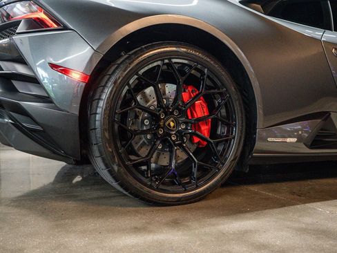 Used 2021 Lamborghini Huracan EVO RWD image 18