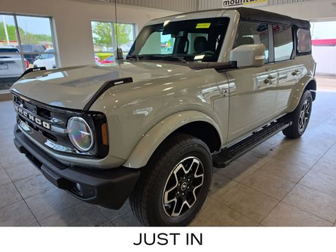 Used 2023 Ford Bronco Outer Banks AWD/4WD image 1