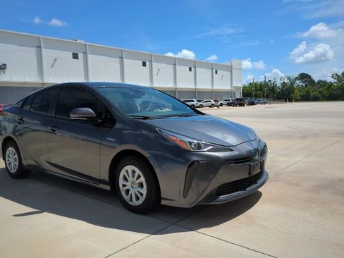 Certified 2019 Toyota Prius LE FWD image 3