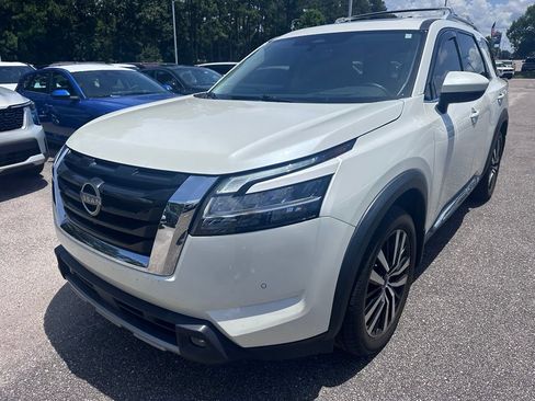 Used 2023 Nissan Pathfinder Platinum AWD/4WD image 3