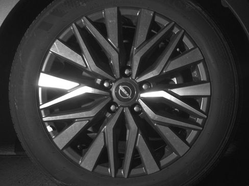 Used 2025 Nissan Altima 2.5 SV FWD image 13