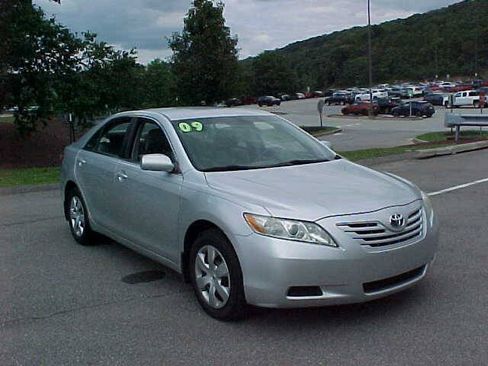 Used 2009 Toyota Camry FWD image 2