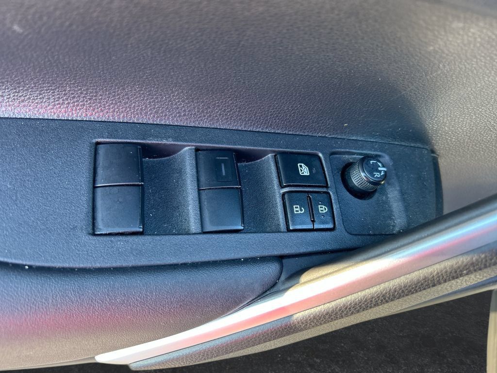 Used 2024 Toyota Corolla Cross LE w/ Moonroof Package FWD image 12
