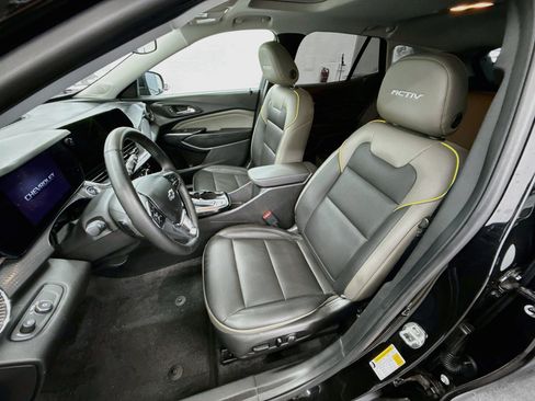 Used 2025 Chevrolet Trax ACTIV w/ Sunroof Package FWD image 13