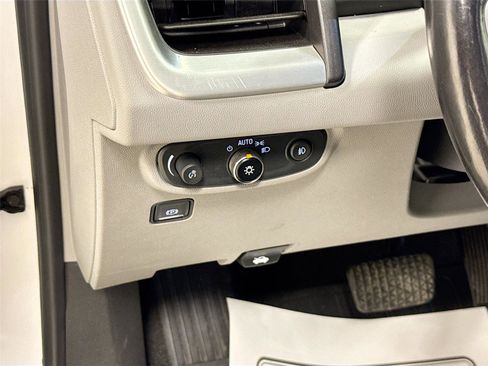 Used 2022 GMC Terrain SLT w/ Infotainment Package II FWD image 10