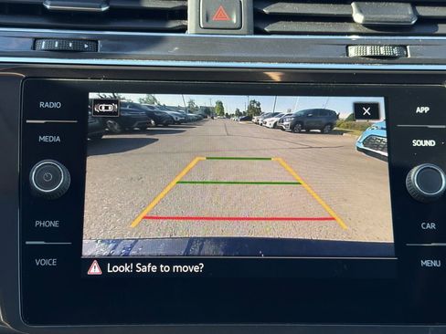 Used 2021 Volkswagen Tiguan SE w/ Panoramic Sunroof Package FWD image 29