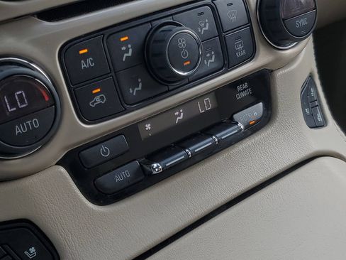 Used 2020 GMC Yukon Denali w/ Denali Premium Package RWD image 36