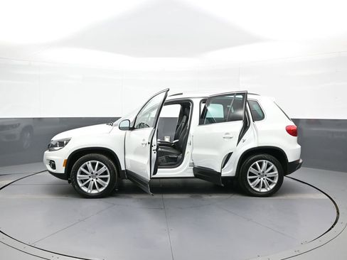 Used 2015 Volkswagen Tiguan SE image 41