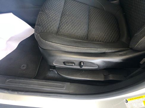 Used 2018 GMC Acadia SLE image 15