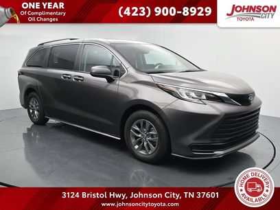 Used 2022 Toyota Sienna LE w/ LE Plus Package