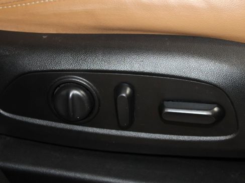 Used 2019 Buick Enclave Essence w/ LPO, Luxury Package image 26
