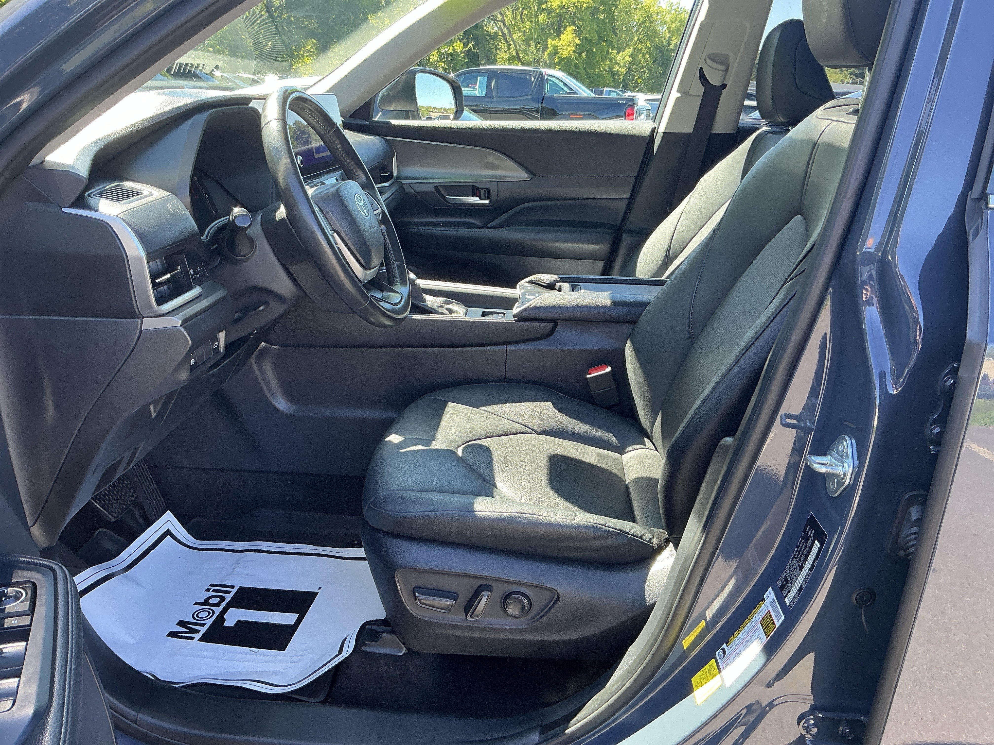 Used 2024 Toyota Grand Highlander AWD image 15