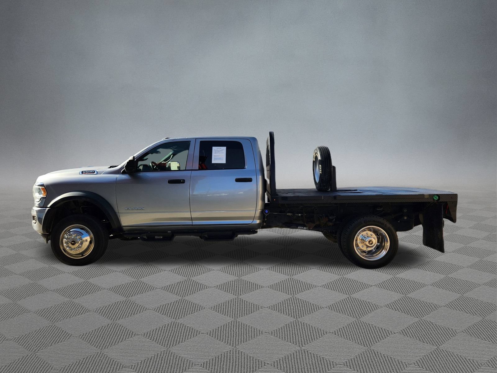 Used 2022 RAM 5500 Tradesman w/ Chrome Appearance Group AWD/4WD image 8
