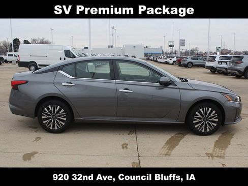 Used 2023 Nissan Altima 2.5 SV w/ SV Premium Package AWD/4WD image 4