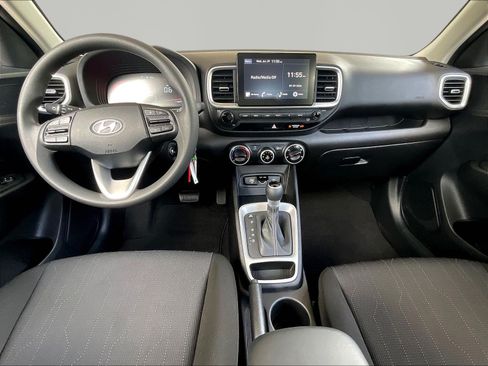 Used 2025 Hyundai Venue SE FWD image 7