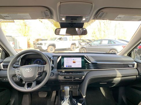 Used 2025 Toyota Camry LE image 32