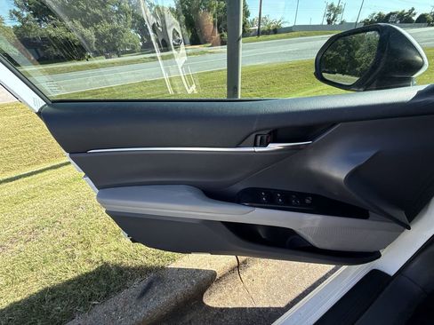 Used 2019 Toyota Camry SE FWD image 29