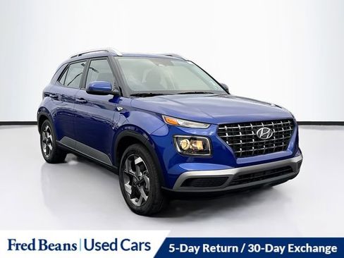 Used 2025 Hyundai Venue SEL image 1