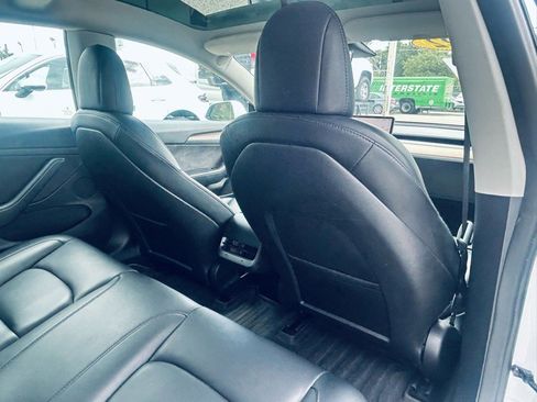 Used 2022 Tesla Model 3 Standard Range image 16