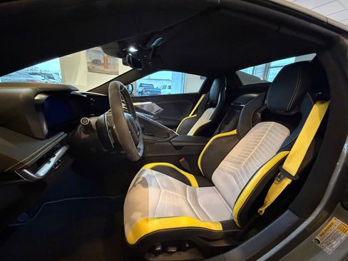 Used 2022 Chevrolet Corvette Stingray Premium Conv image 9