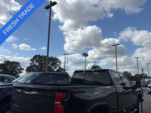 Used 2024 Chevrolet Silverado 2500 LTZ w/ LTZ Convenience Package image 9