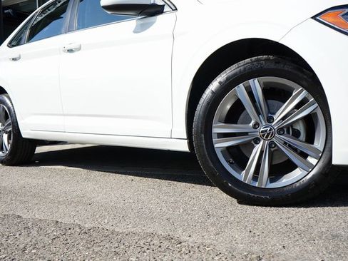 Used 2023 Volkswagen Jetta SE image 9