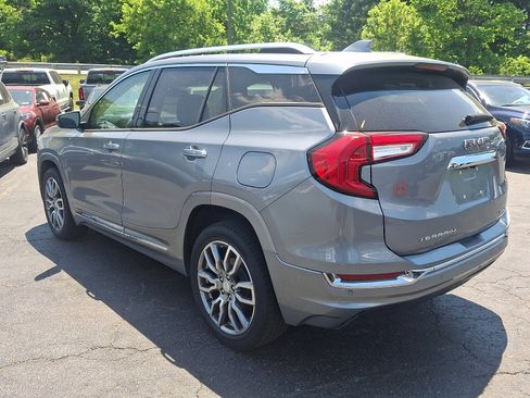 Used 2023 GMC Terrain Denali w/ Denali Premium Package AWD/4WD image 4