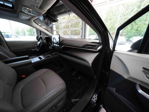 Used 2021 Toyota Sienna XLE FWD image 26