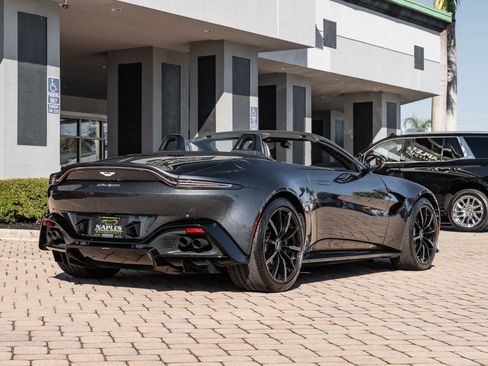 Used 2021 Aston Martin V8 Vantage Roadster image 40
