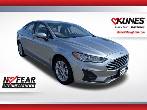 Used 2020 Ford Fusion SE image 3