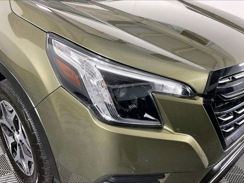 Used 2024 Subaru Forester Premium AWD/4WD image 40