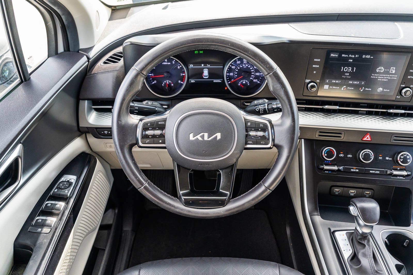 Used 2023 Kia Carnival LX FWD image 22