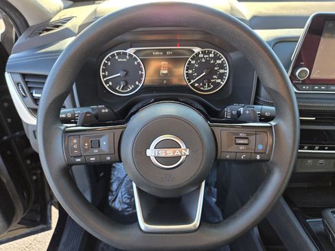 Used 2023 Nissan Rogue SV image 18