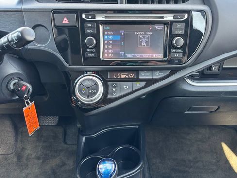 Used 2016 Toyota Prius C Persona Series FWD image 17