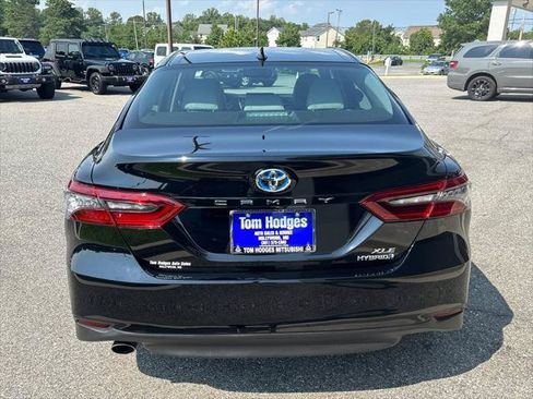 Used 2022 Toyota Camry XLE w/ Cold Weather Package FWD image 5