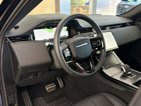 Used 2026 Land Rover Range Rover Evoque Dynamic SE AWD/4WD image 4