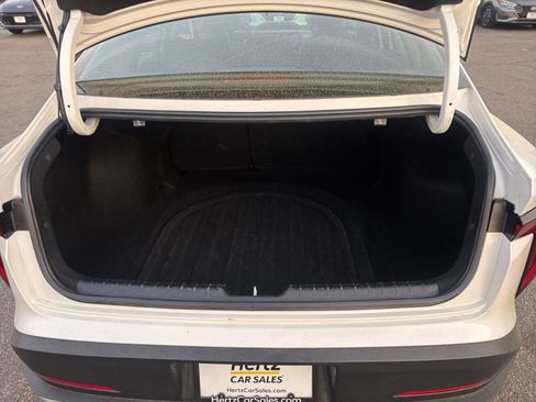 Used 2025 Kia K4 LXS image 32