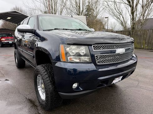 Used 2007 Chevrolet Suburban LTZ w/ LTZ Preferred Equipment Group image 4