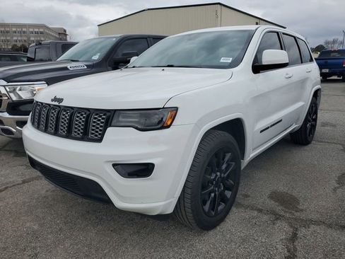 Certified 2020 Jeep Grand Cherokee Altitude image 3