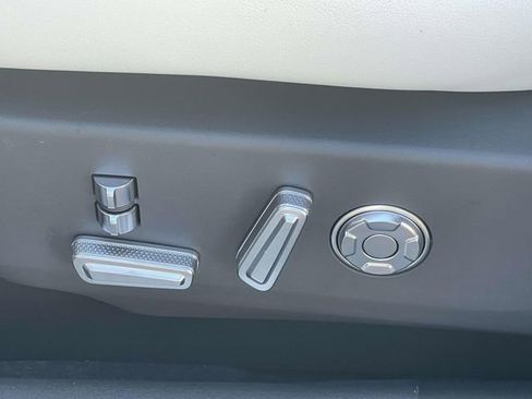 New 2026 Lincoln Nautilus Reserve AWD/4WD image 13