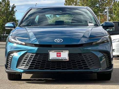 Used 2025 Toyota Camry SE FWD image 9