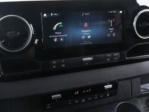 Used 2023 Mercedes-Benz Sprinter 2500 image 26