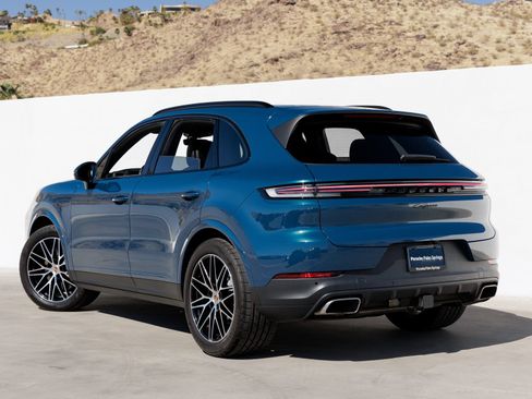 Used 2025 Porsche Cayenne AWD/4WD image 3
