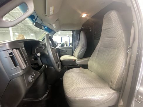 Used 2022 Chevrolet Express 2500 w/ Enhanced Convenience Package RWD image 26