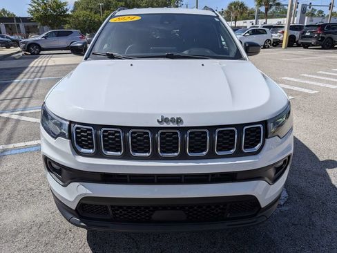 Used 2024 Jeep Compass Latitude AWD/4WD image 9