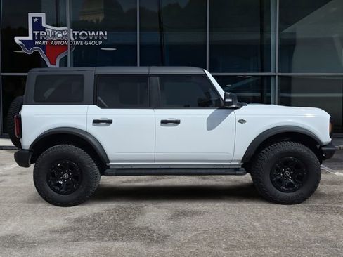 Used 2024 Ford Bronco Wildtrak image 2