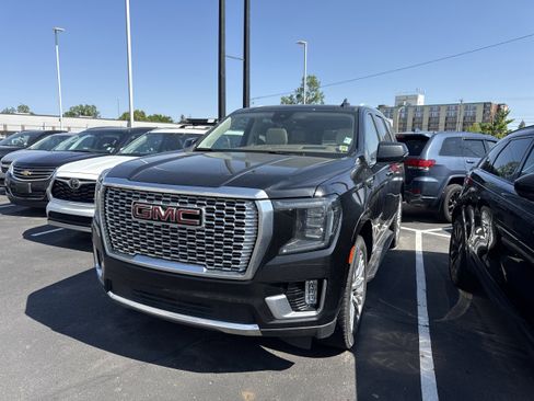 Used 2023 GMC Yukon Denali w/ Denali Reserve Package AWD/4WD image 1