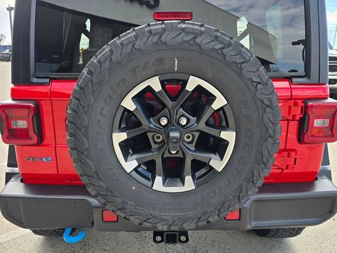 Used 2025 Jeep Wrangler Unlimited Rubicon 4xe w/ Convenience Group AWD/4WD image 22